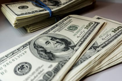 El dólar blue subía esta mañana $1 hasta los $154, pero los tipos de cambio financieros bajaban