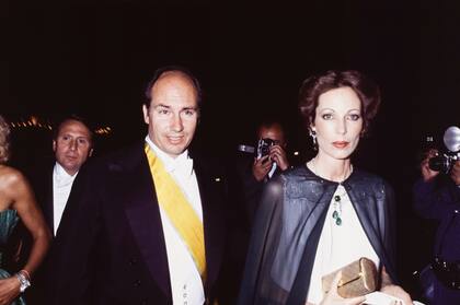 Su Alteza Aga Khan IV con su mujer Sally Croker-Poole