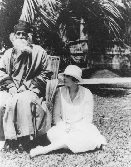 Victoria recibió en 1924 al bengalí Rabindranath Tagore, Nobel de Literatura en 1913, de quien se declaraba gran admiradora.