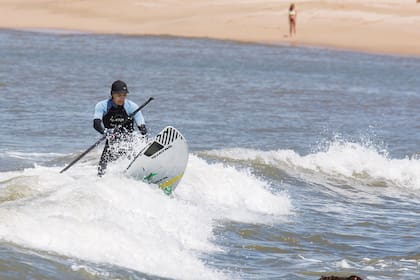 Adolfo (padre) les transmitió a todos la pasión por el agua. En su juventud, fue campeón argentino y sudamericano de surf.