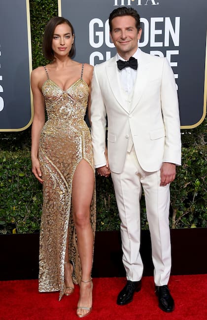 Pese a que suelen escaparle a las cámaras, Irina Shayk y Bradley Cooper posaron felices para las fotos