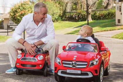 "Mirko es un chico feliz, simpático y muy querido. Así como lo ven en las fotos y en la televisión, es en casa. Es todo amor", dice su orgulloso papá.