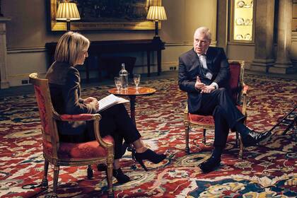 La entrevista en la que el príncipe Andrés habló de su amistad con el financiero millonario Jeffrey Epstein, que se suicidó en prisión mientras esperaba su juicio por tráfico de menores
