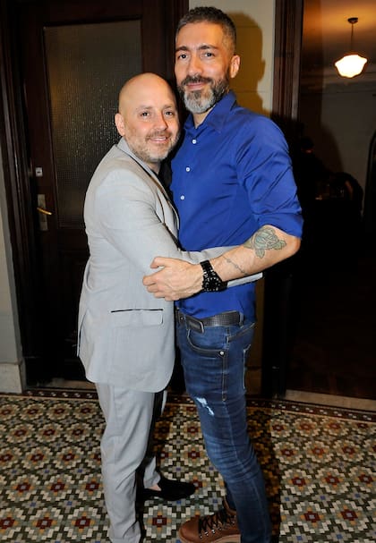El agasajado junto a su pareja, el empresario Guillermo DAnna