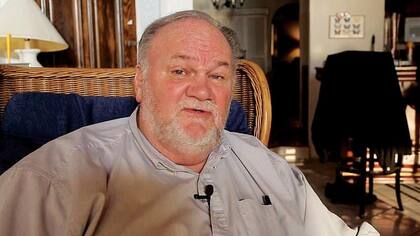 Su padre, Thomas Markle, tampoco fue más piadoso: dijo que Meghan y Harry “están convirtiendo a la familia real en un Walmart con corona”
