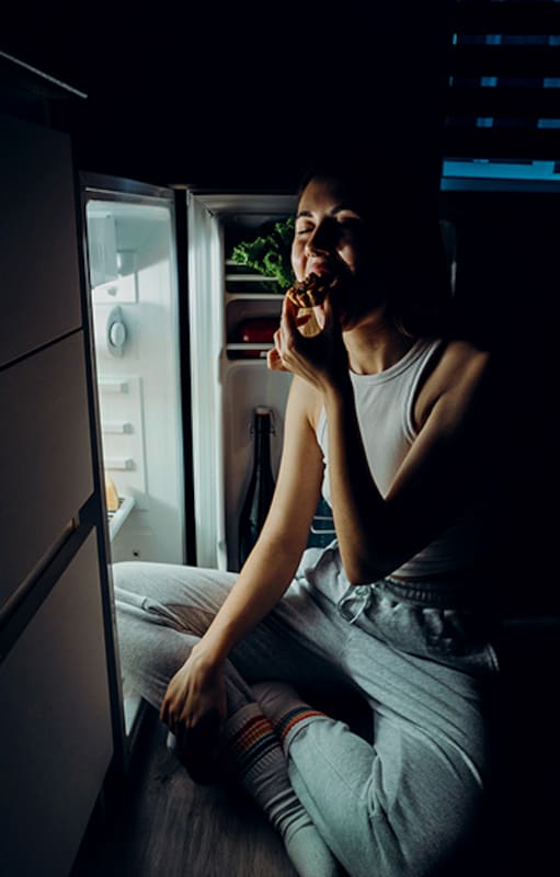 “Comía hasta reventar”. De la dieta al atracón, el trastorno de la alimentación que genera culpa y vergüenza