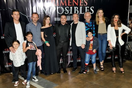 Todo el elenco posó sonriente para las cámaras, ansiosos por el estreno