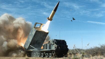 Los ATACMS se disparan desde la plataforma de armas MLRS M270 y M270A1 y fueron creados por la empresa Lockheed Martin