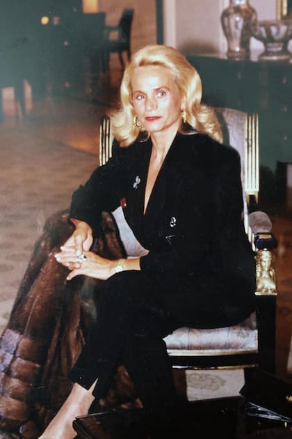 En los 80 y los 90 Elsa se destacó como la “modista del poder”. Vistió a María Lorenza Barreneche –la mujer de Raúl Alfonsín–, y a Zulemita Menem cuando ofició de primera dama para acompañar a su padre, Carlos Saúl Menem.