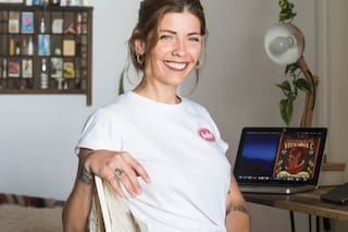 Quién es Coni Curi, la ilustradora que convirtió en posters nuestra sexualidad