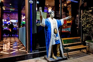 Maradona, Rodrigo, Sofovich: historias del mítico restaurante El Corralón