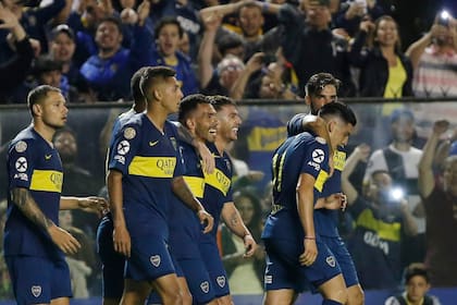 El festejo de los jugadores de Boca en el segundo tanto de Carlos Tevez