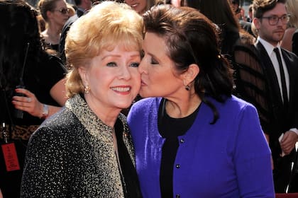 Carrie Fisher falleció de un infarto durante un vuelo en 2016 y su madre, Debbie Reynolds, abandonó este mundo un día después tras sufrir un accidente cerebrovascular