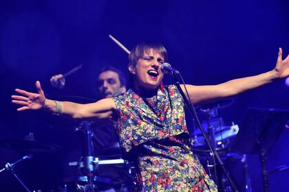 Hilda Lizarazu aportó su gran voz y su frescura para una versión de "El país de la libertad"