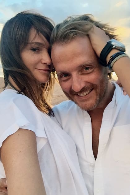 “Lo que más aprecio de John, mi pareja, es lo amada que me hace sentir. Por primera vez estoy con alguien que sé que está ahí para mí. Es buen padre, buen amigo y muy buen novio”, sostiene.