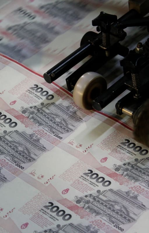 Del total de unidades en circulación en la Argentina, solo 1,6% (137 millones de papel billete) representa a los de $2000