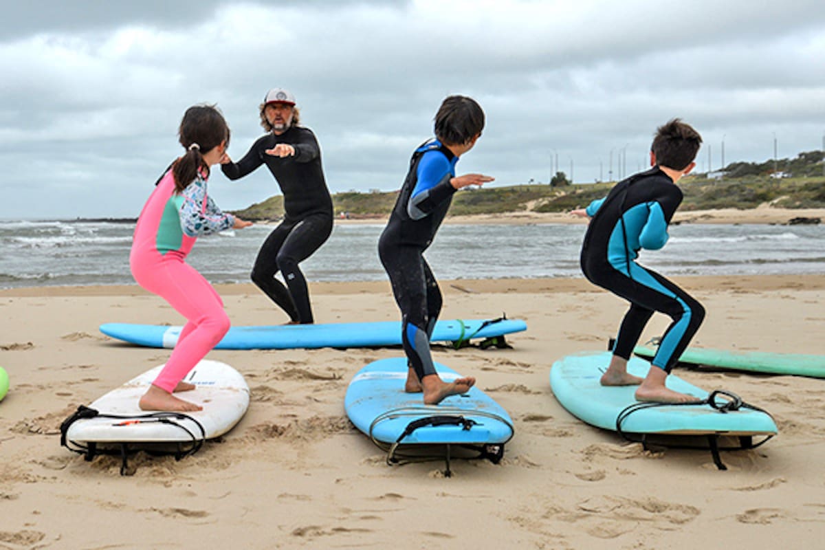 Punta del Este. Surf, hamburguesas de quinoa y pedagogía flexible: así es el colegio fundado por los nuevos migrantes