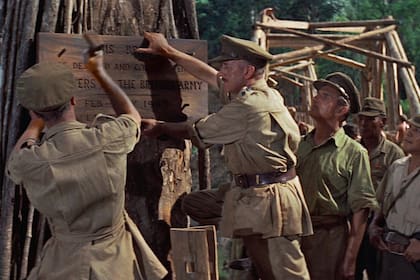 El puente sobre el río Kwai, de David Lean, con Alec Guiness