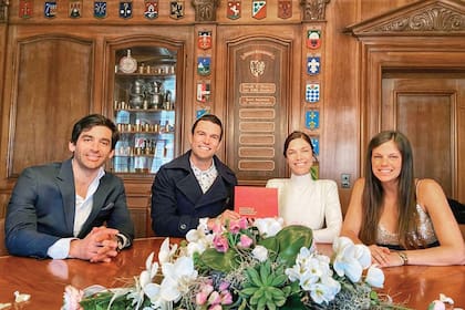 Junto a los testigos, sus amigos Mary Emmet e Ignacio Soler Obejero