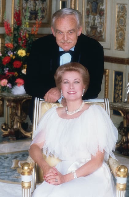 Rainiero eligió a Van Cleef and Arpels para diseñar la suite de perlas que le regaló a Grace con motivo de su boda