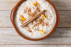 Arroz con leche y cáscara de naranja