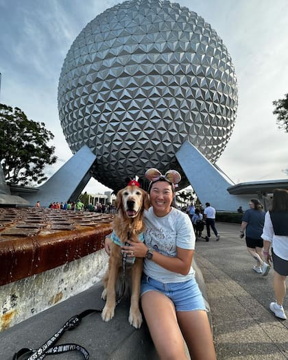 Gumbo y Hana en Disney, en uno de sus viajes por el mundo (Instagram: @gumbowithshrimp)