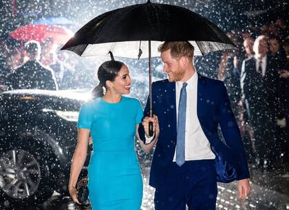 Una de las últimas imágenes de Harry y Meghan antes de su renuncia oficial a la realeza. De acuerdo con los especialistas, el príncipe entendió que él y su familia no tenían nada que hacer en el futuro de la monarquía