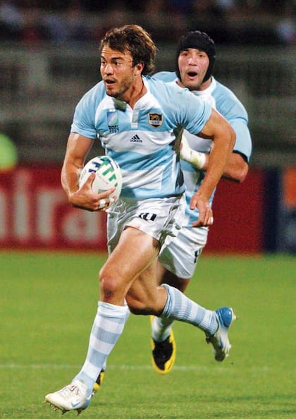 Juani integró el equipo de los Pumas en el Mundial de Rugby 2007 que logró llegar hasta la semifinal. En abril de este año, anunció su retiro luego de sufrir una nueva lesión en su rodilla.