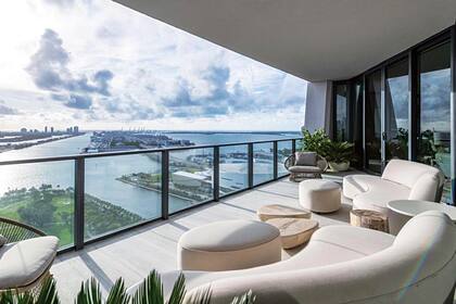 El edificio, de 62 pisos, tiene 200 metros de altura. Los Beckham están en el penthouse, lo más alto de la torre.