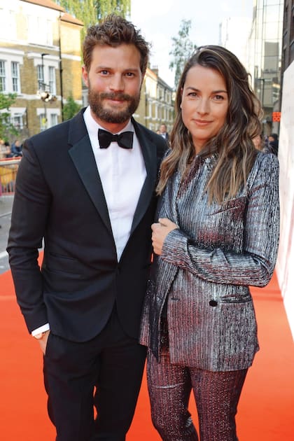 Jamie posa con su mujer desde hace siete años, la pianista Amelia Warner