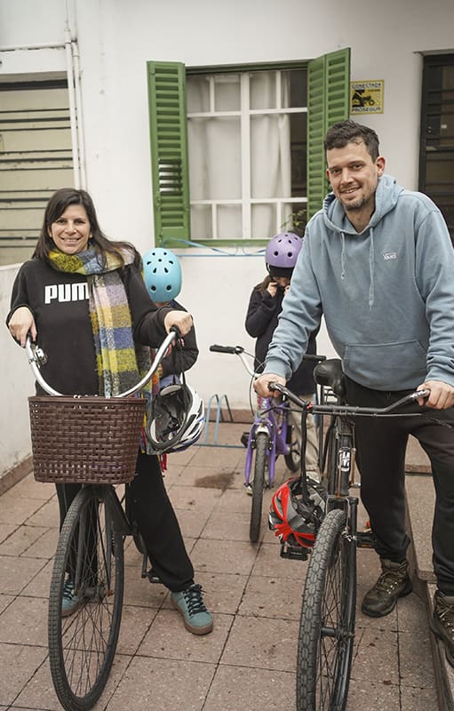 ¿Cuánto sale criar a un hijo? Colegios, deportes, niñeras: números en rojo de las familias de clase media ante el ajuste