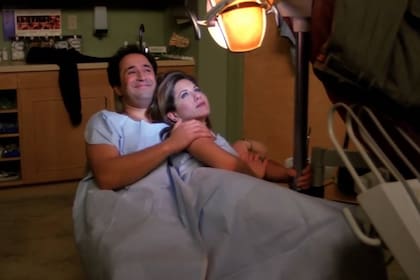 Mitchell Whitfield, junto a Jennifer Aniston