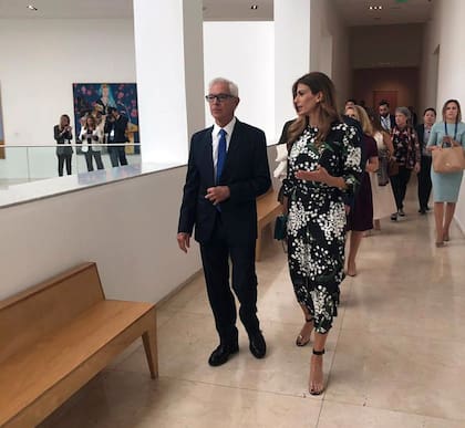 Amante del arte, Awada se mantuvo atenta a los comentarios de Costantini y se sorprendió con datos que aportó el fundador del Malba y que ella desconocía.