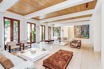 La residencia, de más de 1300 metros cuadrados, cuenta con ocho habitaciones y diez baños.