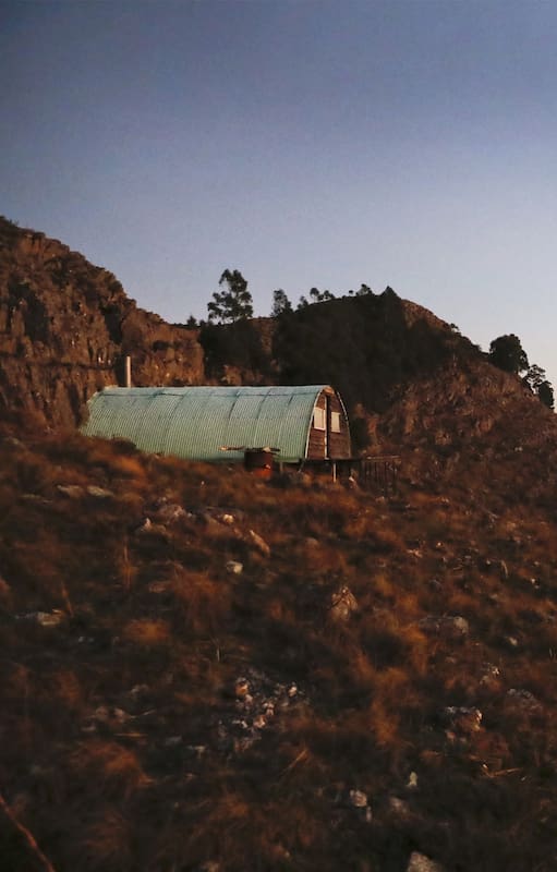 Aventura en la naturaleza. La secreta belleza de un refugio de montaña en las alturas de la soledad bonaerense