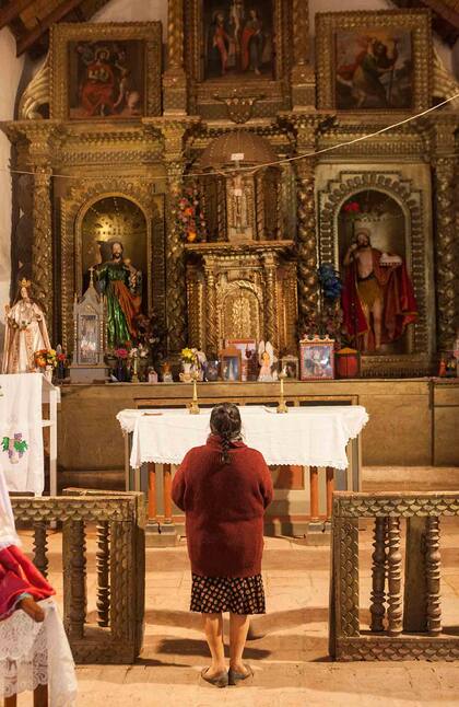 El asombroso altar de la iglesia de Cochinoca.