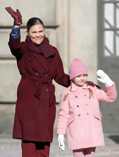 Victoria de Suecia, heredera al trono de la Casa Bernardotte, suspendió el desfile militar con el que cada año celebra el Día de la Princesa.