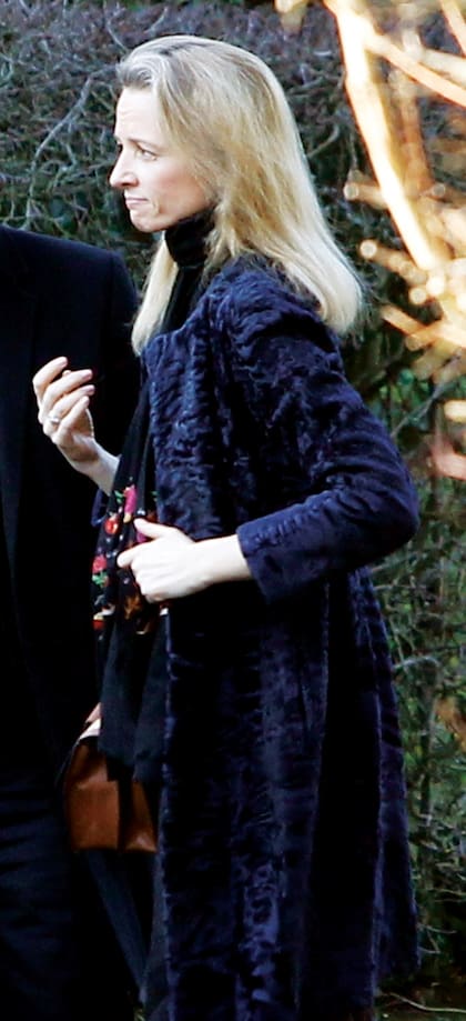 La directora y vicepresidente ejecutiva de Louis Vuitton, Delphine Arnault, lució elegantísima.