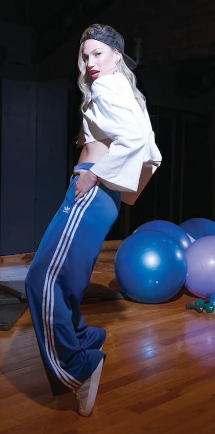 La actriz de Simona estudió danza y comedia musical desde muy chica y además se recibió de licenciada en Economía Empresarial en la Universidad Di Tella.