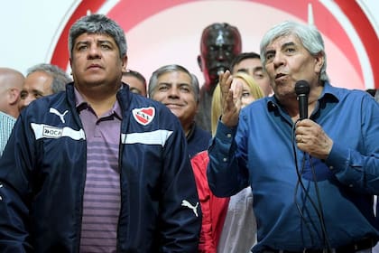 Hugo Moyano junto a su hijo Pablo. El sindicalista atraviesa uno de los peores momentos como Presidente de Independiente