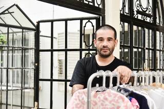 Cose desde los 6 y tiene una firma de ropa hecha con textiles orgánicos wichis