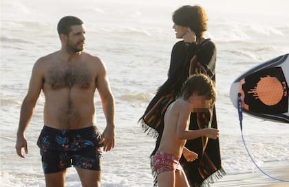 Un buen poncho resultó la mejor forma para hacerle frente a la larga jornada de playa, que se extendió hasta las 19.