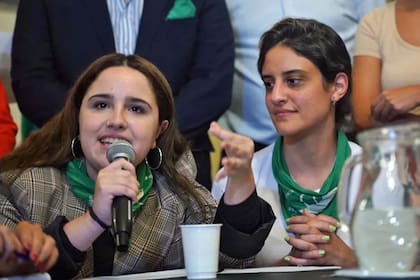 Ofelia Fernández, la joven legisladora del Frente de Todos, expresó en sus redes sociales tras la legalización del aborto: "Un aplauso a las feministas que hicimos de la injusticia un sueño"