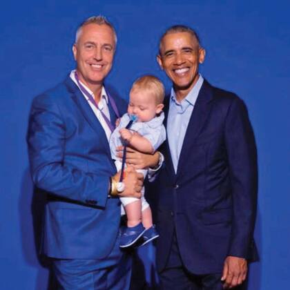 Padre e hijo posaron con Barack Obama durante la primera Cumbre de Innovación Tecnológica y Economía Circular celebrada en Madrid en julio. Además de conocer al ex presidente norteamericano, Mirko también estuvo con el Papa, Diego Maradona, Lionel Messi y el presidente Mauricio Macri.