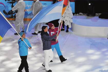 En la apertura de los juegos, Tiziano se lució al llevar la bandera celeste y blanca