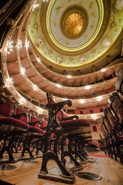 El Teatro El Círculo, un ícono de la cultura rosarina.