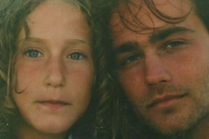 Una foto para el recuerdo. Anita y Gastón de chicos. "Siempre fui la más mimada porque era la menor de cuatro hermanos y la única mujer".