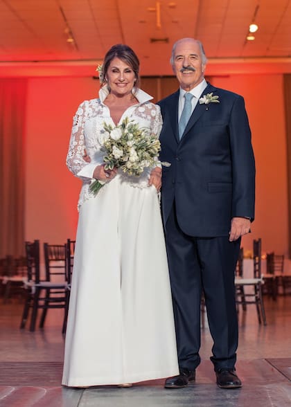 Los recién casados partirán de luna de miel al sur de Argentina y Chile. "Agarramos la camioneta y saldremos con rumbos varios: La Angostura, San Martín de los Andes, Bariloche, Pucón…", adelantó Silvia.