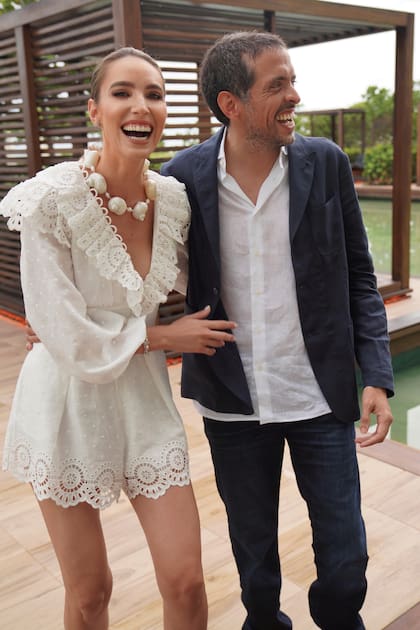 A pura sonrisa, posan para los diez amigos que los acompañaron en la tarde del 10 de julio.