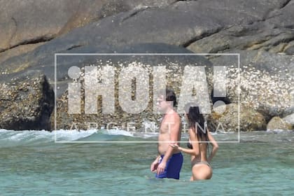 El 1 de enero, Leo mimó a su amor con un plan único: una visita a la bahía más famosa de la isla Ko Phi Phi Lee, escenario del film The Beach.